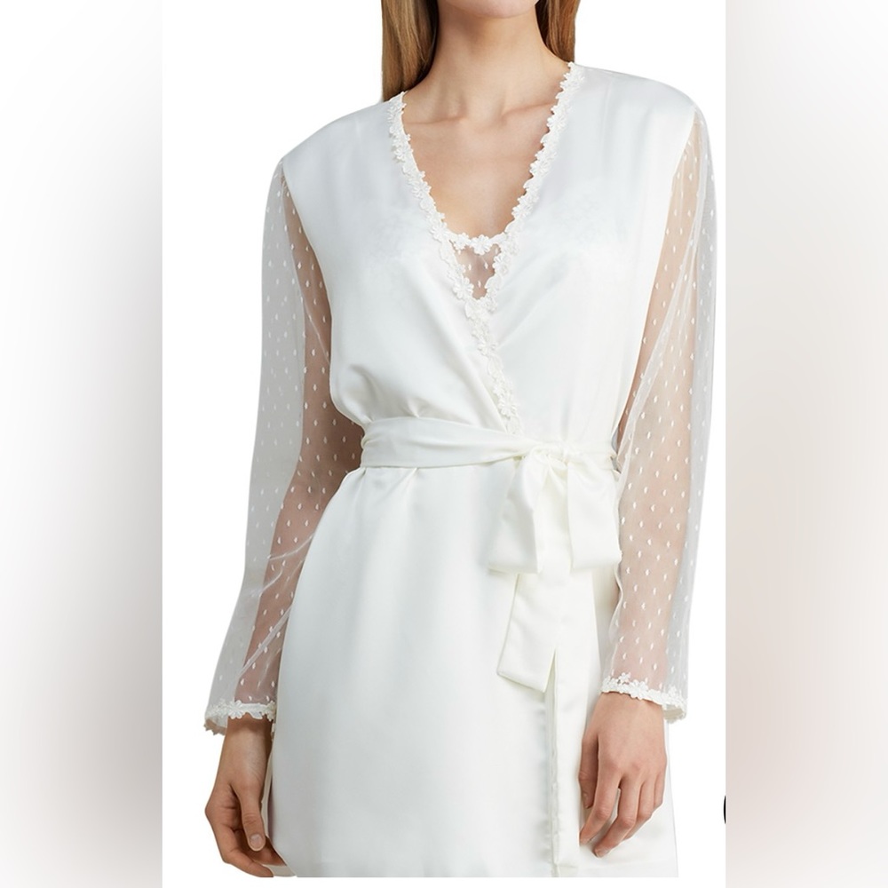 Flora Nikrooz Ivory Showstopper Robe | Size XS